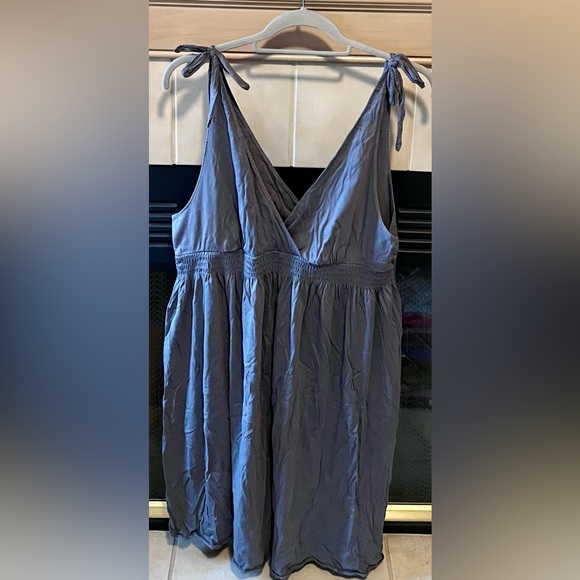 American Eagle Outfitters Dresses & Skirts - American Eagle Size XL Tie Strap Double V Mini Dress